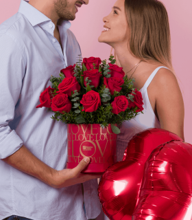 Box Love con 12 rosas y follaje - SV24-04